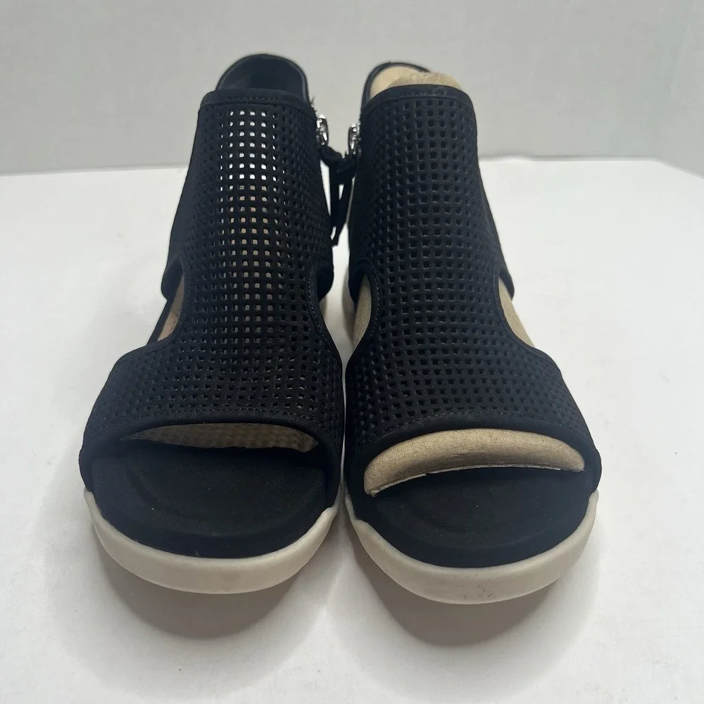 Sofft Shandi Womens 7 M Black Perforated Suede Wedge Sandals SF0044321 NIB